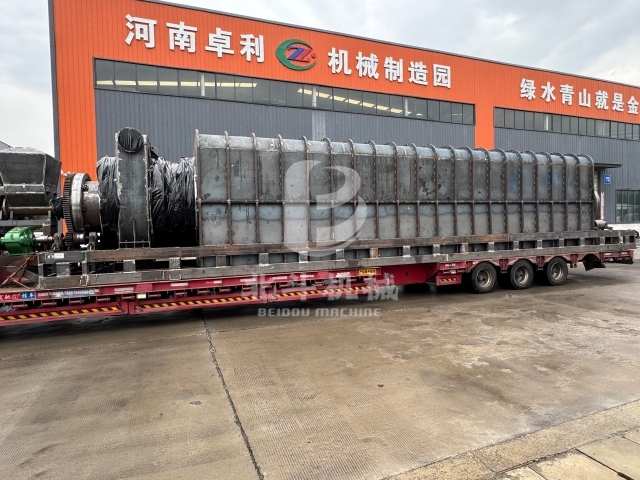 加急裝車!大型炭化設(shè)備高效響應客戶需求